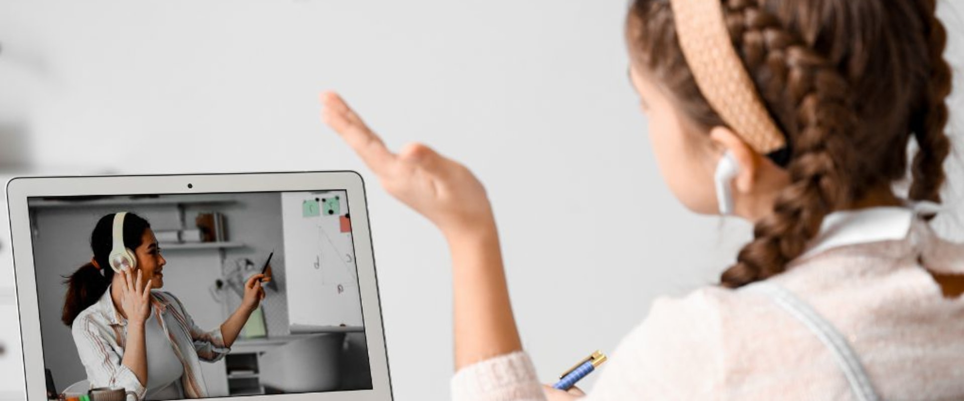 The Benefits of Online Tutoring for Parents in the UK