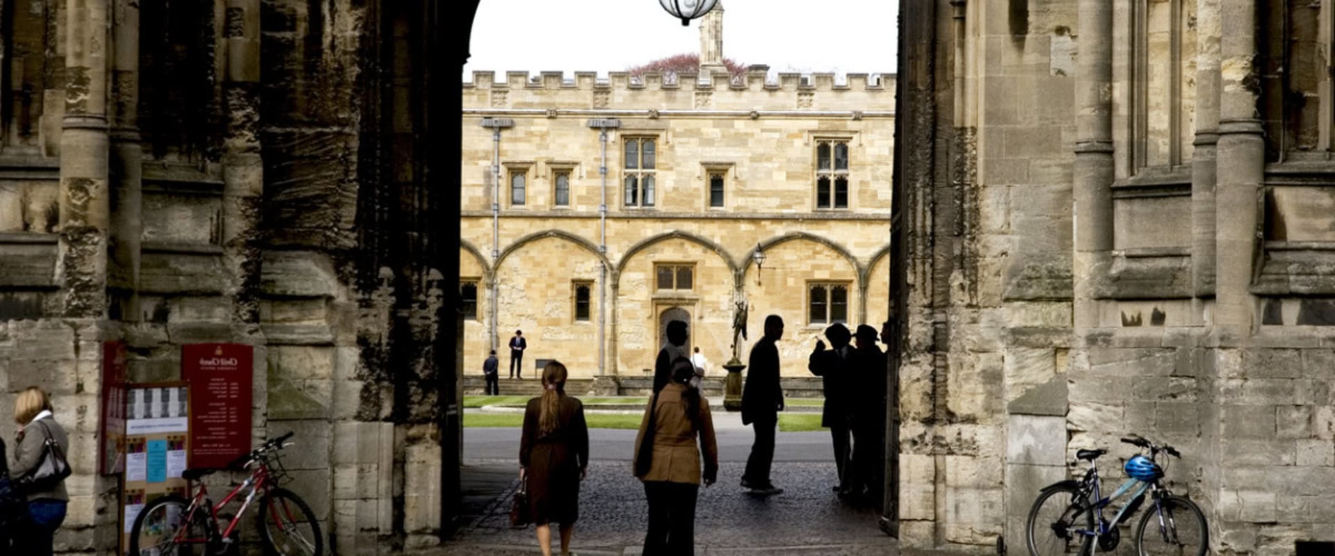 Preparing for the LNAT and Cambridge Law Test: A Comprehensive Guide for Parents in the UK