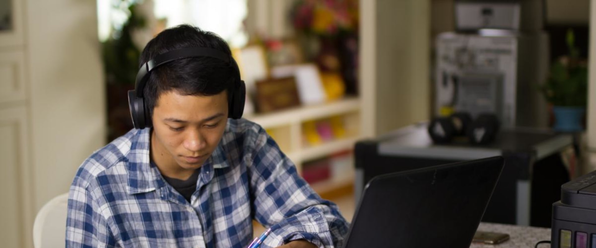 The Power of Online Tutoring for Students in the UK